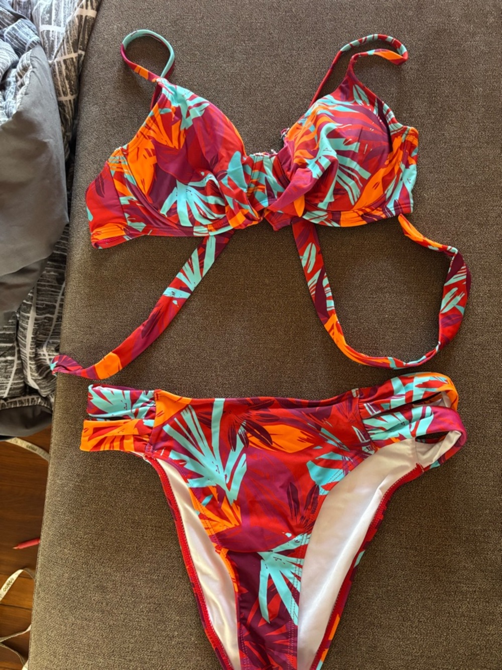 Cupshe Tropical Red Orange Blue High-Waist Bikini - Picture 4 of 4